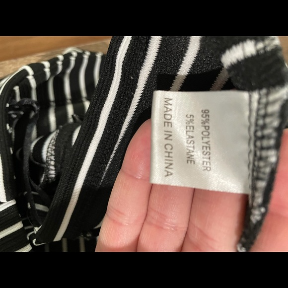 LF Rumor Boutique Striped Panel Skort Black and White Size Medium - Picture 8 of 8